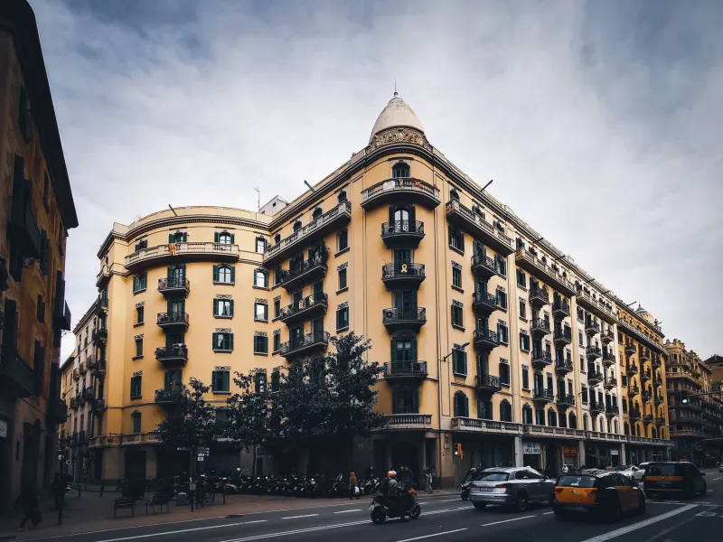 Touring Livensa Living Barcelona Marina in VR: What Student Housing Immersive Tours Are Getting Right